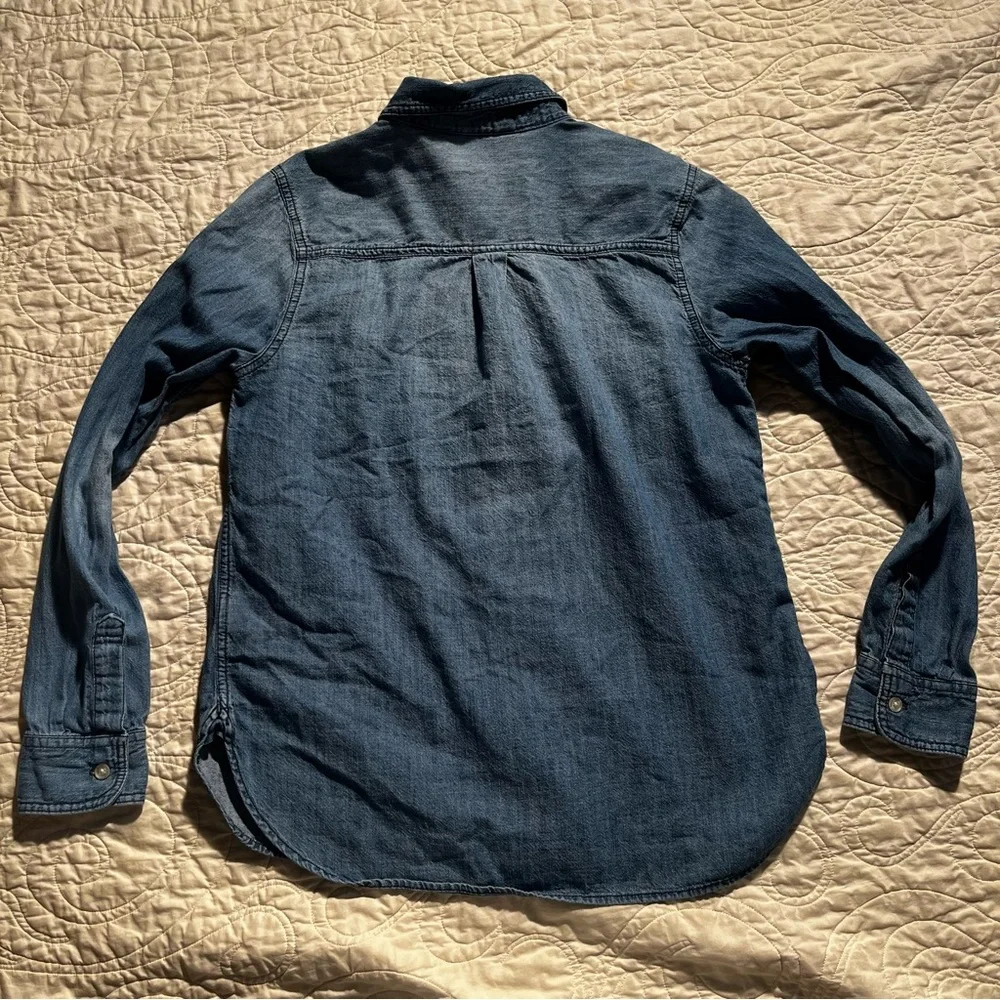 Old Navy medium wash denim button-down - M - Picture 5 of 7
